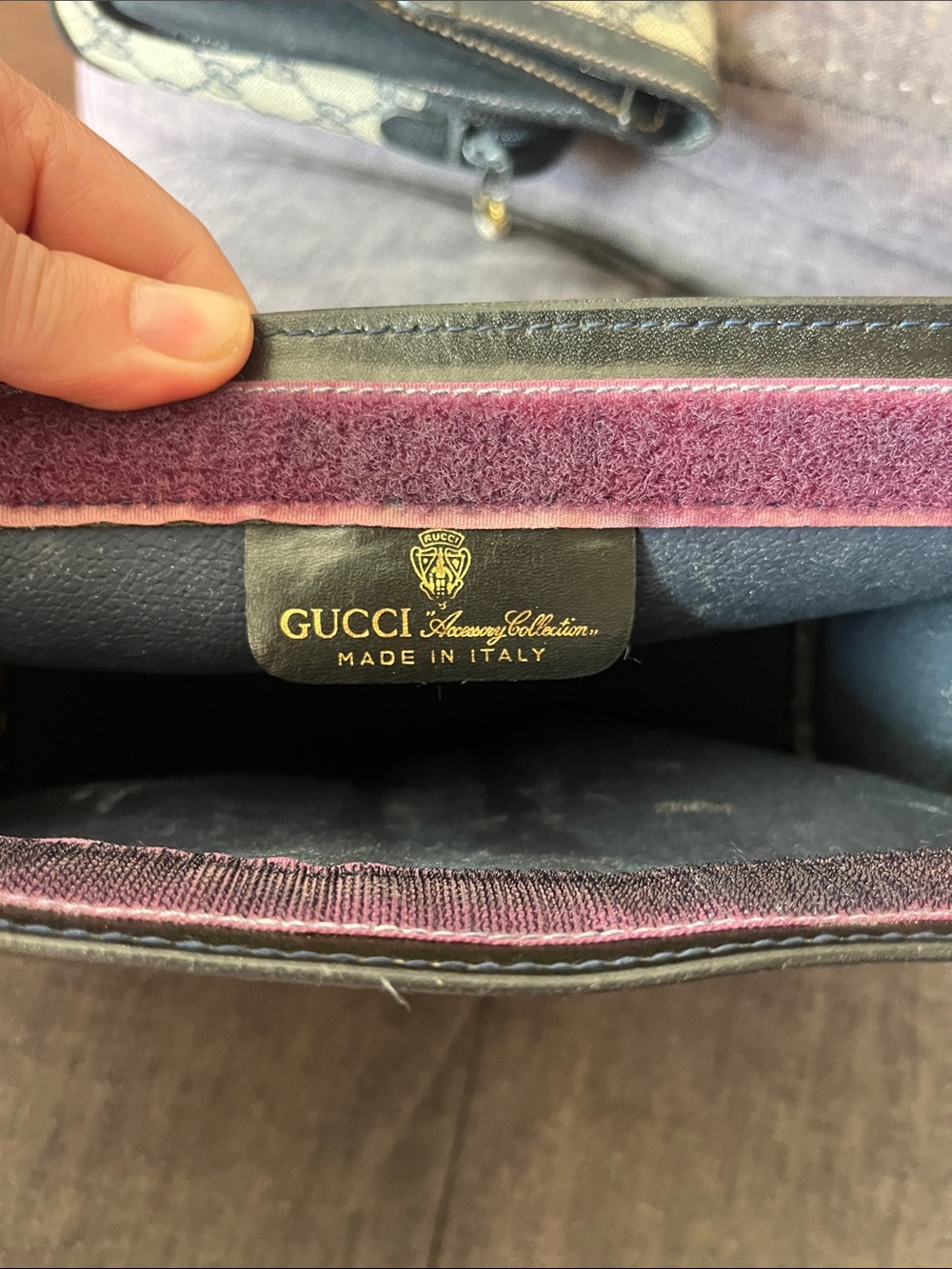 Set of 4 vintage Gucci clutches featuring the signature navy and red Web stripe. - Picture 13 of 13
